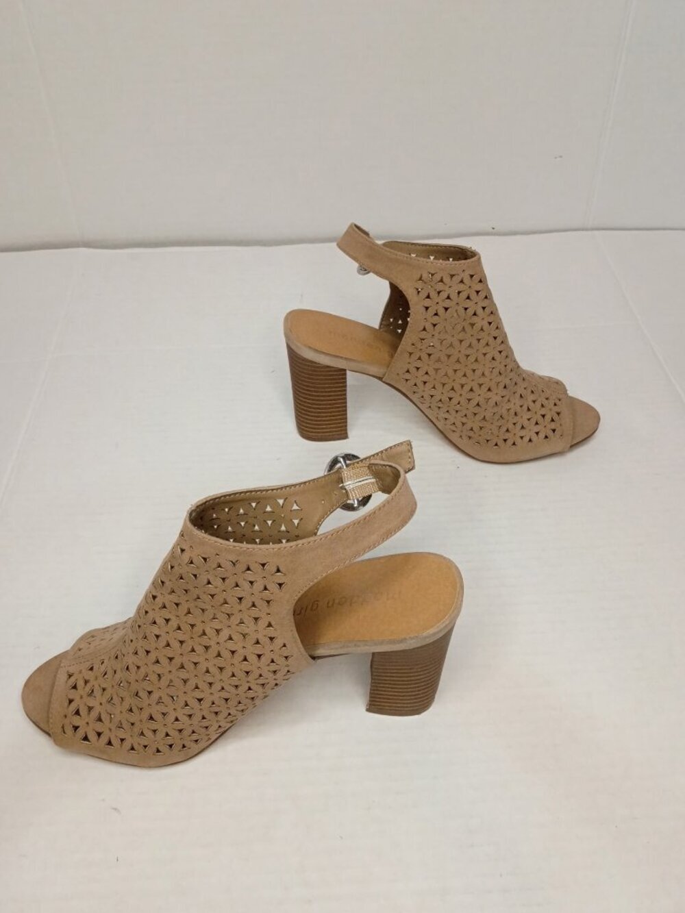 Madden Girl Bloomm Tan Laser Cut Chunky Heel Sandals Women's Size 6.5